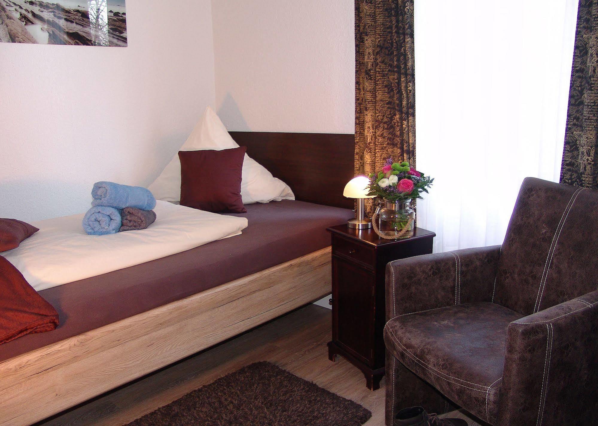 Hotel Garni Landhaus Uttum Крумхёрн Экстерьер фото
