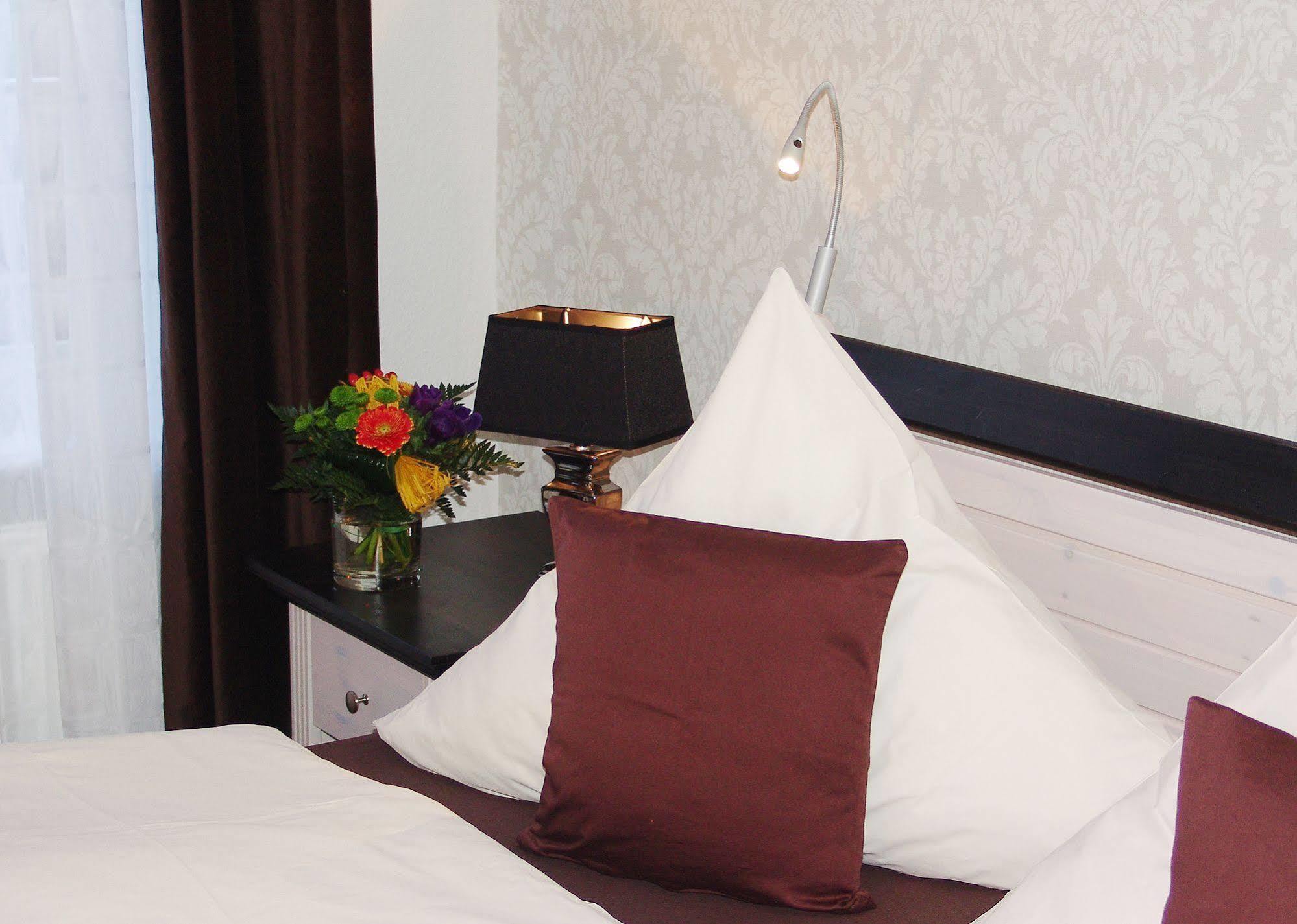 Hotel Garni Landhaus Uttum Крумхёрн Экстерьер фото