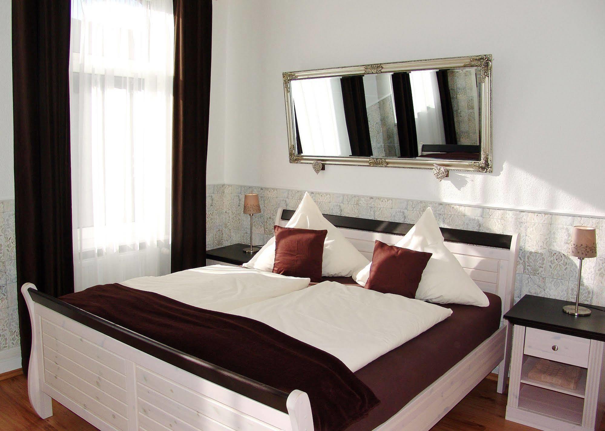 Hotel Garni Landhaus Uttum Крумхёрн Экстерьер фото